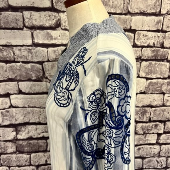 Chico's Blue & White L-Sleeve Top Size M - Picture 4 of 8